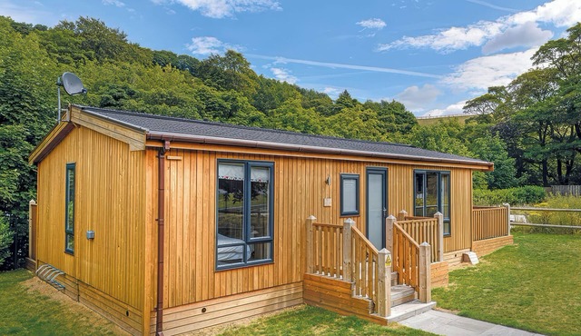DOVESTONE LUXURY LODGES (SLEEPS 4)- PET FREE in Greenfield