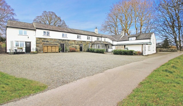 DOWLAIS, pet friendly, with a garden in Penygroes