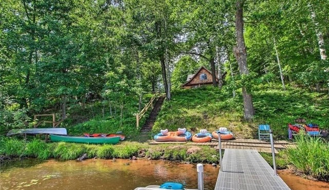 Dowling Lakefront Lodge: Dock, Game Room, Firepit, Fireplace