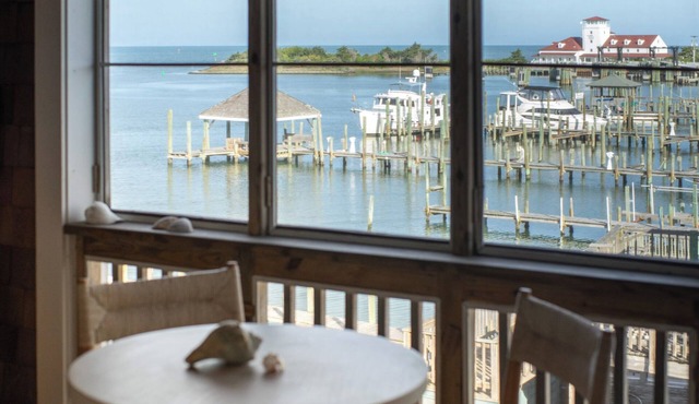 Down Creek Condo 102: Luxurious, reverse floor plan, in the Village.