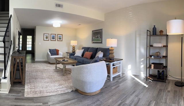 Down to the Wire, Cozy 2-bedroom condo with WiFi and AC in welcoming Auburn