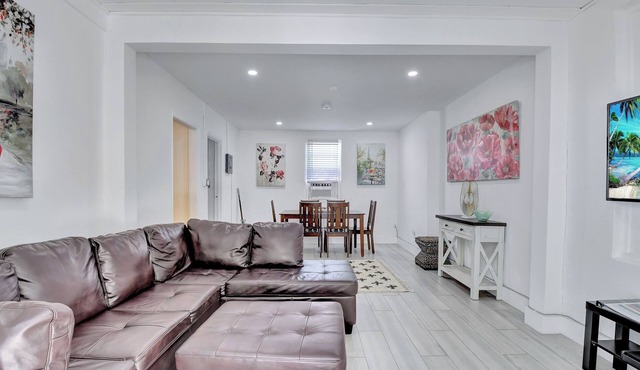 Down Town Delray, near Ave and beach, Free parking