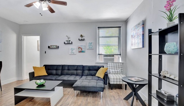 DOWN TOWN DELRAY, walk to Atlantic Ave, beach, pets are welcome