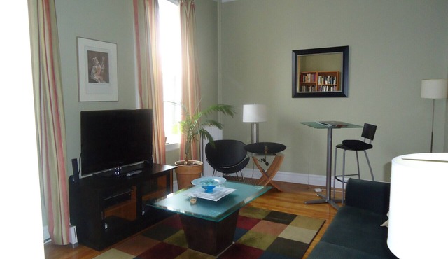 Down Town Heritage Suite on Water Street