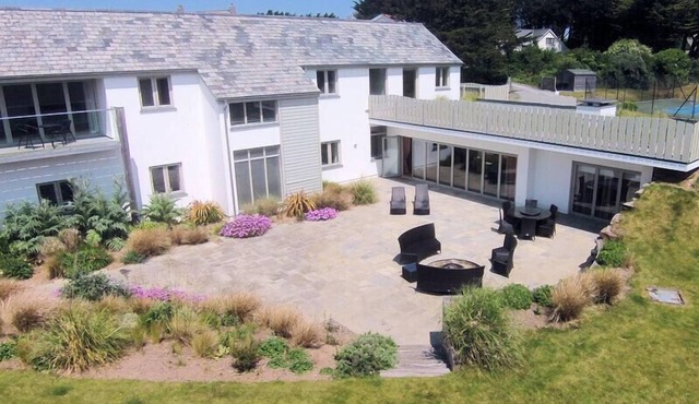 DOWNALONG, pet friendly in Daymer Bay