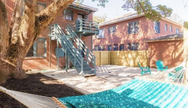 *Downing Street Retreat A*- Firepit, Boho, Centra