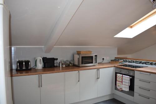 Downlands Barn apartment 1 Bedroom - 2 Futon in Lounge