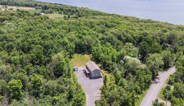 Downstairs Lansing 2 bedroom 2 bathroom · NY Wine Country Escape