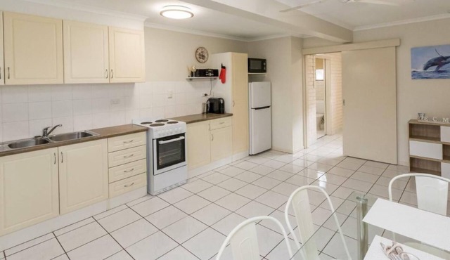 Downstairs villa minutes to the beach