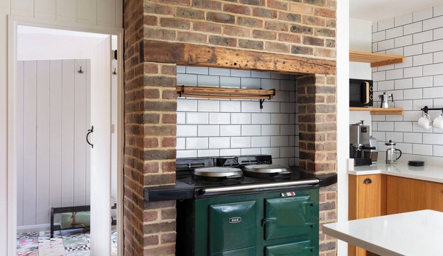 Downsview Place - 6 Bedrooms, Pet Friendly with Games Room