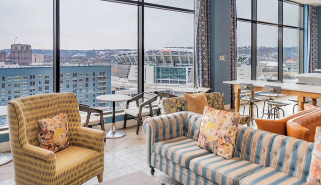Downtown 1 Bed with Pool Hot Tub
