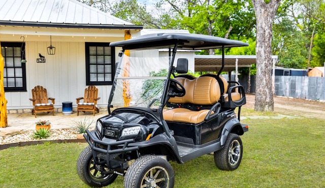 Downtown - 100 yr old renovated home w/Golf Cart! Pet & Kids OK - Full Kitchen