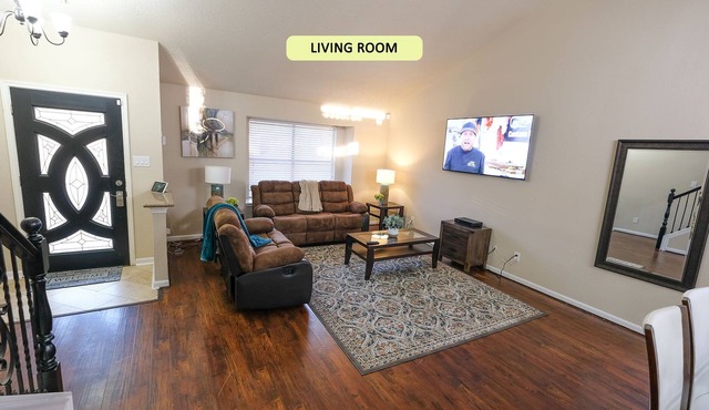 Downtown 18 Miles - 8 Beds