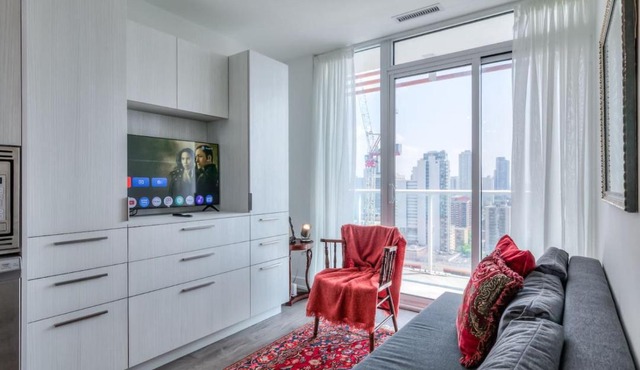 Downtown 1BR City Stay with Balcony and Fast Wi-Fi