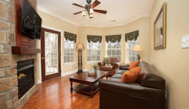 Downtown 1BR Condo in Great Rock Resort