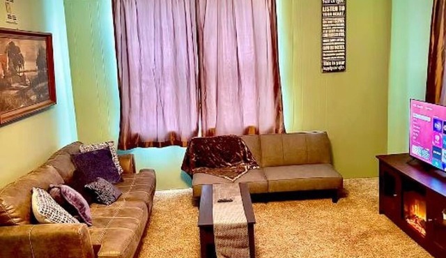 Downtown 1BR Historic 1911 Sleeps 4