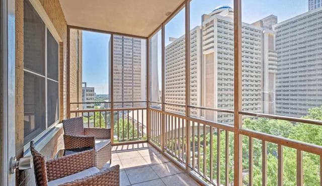 Downtown 1BR - LOW Cleaning Fee! Centrally Located/All Attractions!