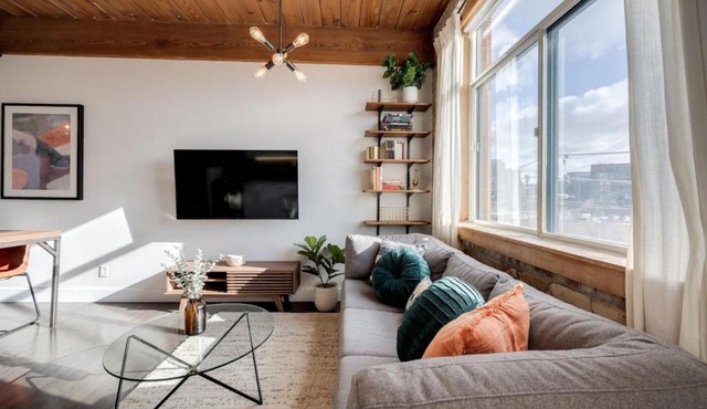 Downtown 1BR Modern Condo