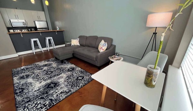Downtown 1st Floor Apt: Walk to Breweries, Food