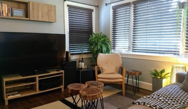 Downtown - 2 bed, 1.5 bath