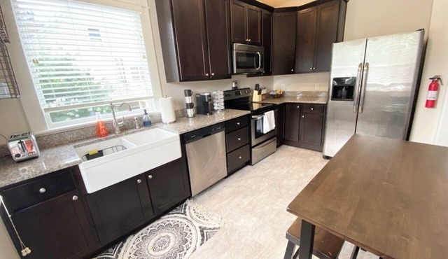 Downtown 2-Bed Loft w/Patio, Pet & Child Friendly