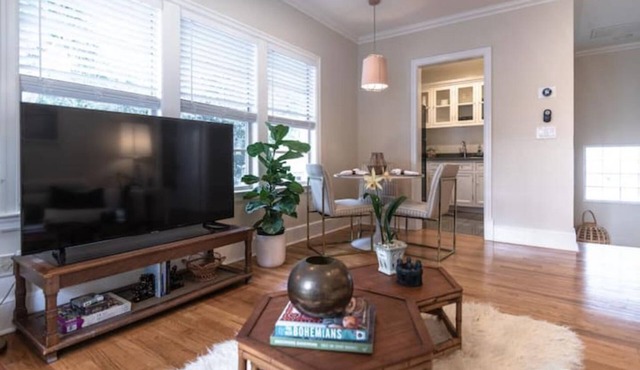 Downtown 2 bedroom 2 bath cottage