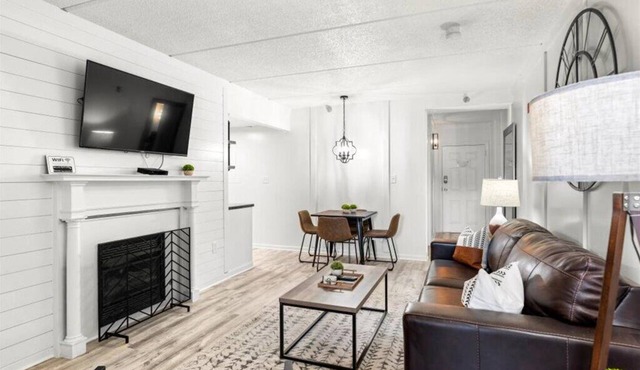 Downtown 2-bedroom 2 bath condo in Gatlinburg with heated pool