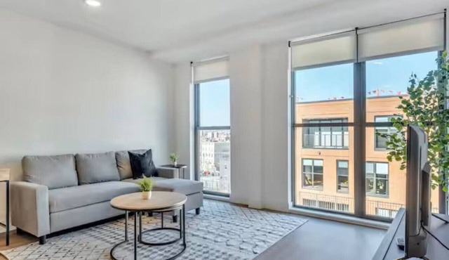 Downtown 2 Bedrooms – Steps from Dining & Offices