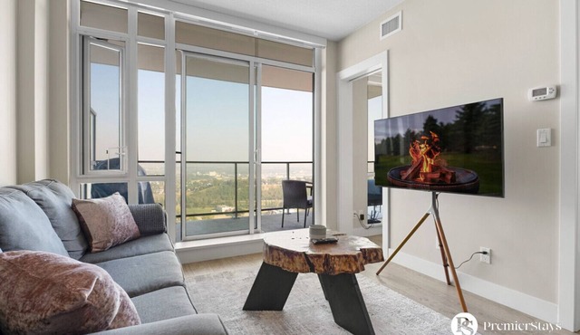 Downtown 28th FL| Pet Friendly | Heated Parking