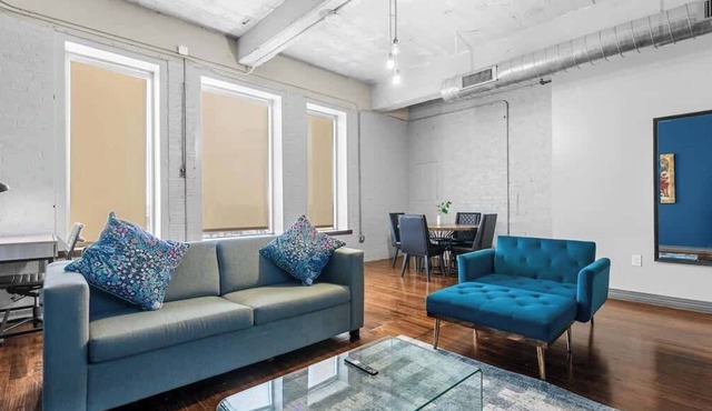 Downtown 2BR Loft with Skyline Views
