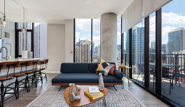 Downtown 2BR Oasis: Skyline Views + Prime Location
