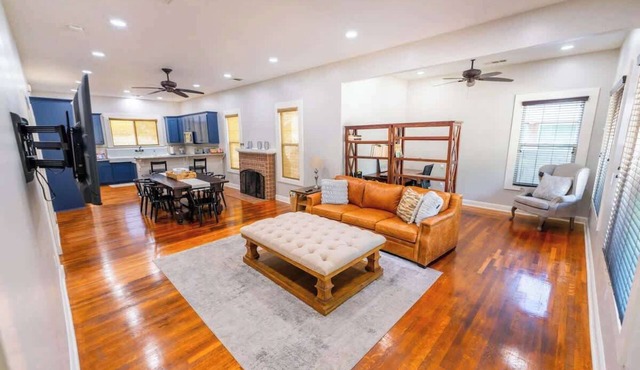 Downtown 3 bed newly renovated with amenities.