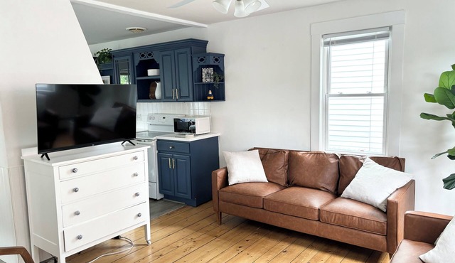 Downtown, 3 Blocks to Ocean!