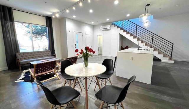 Downtown 3 Level Modern Condo 2 Private Balconies Unit B