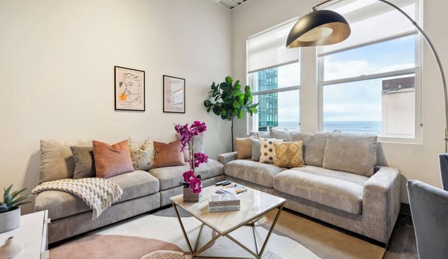 Downtown 3bd Penthouse| Lake Mich VIEWS +gym