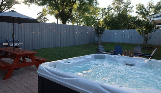 Downtown 3BR Gem - Hot Tub - Covered Parking - Fenced Yard