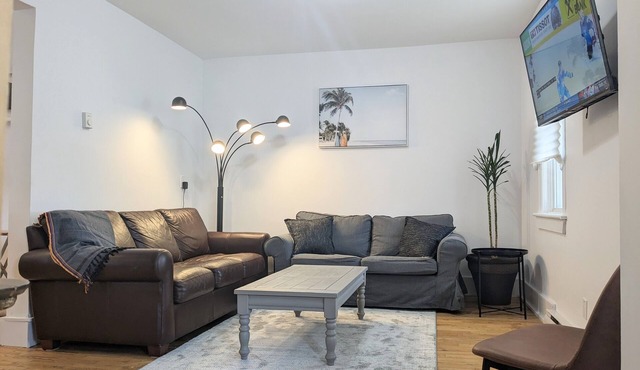 downtown 4 bedroom 2 Bath