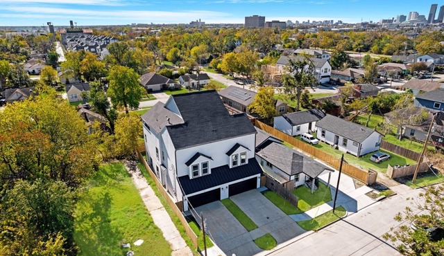 Downtown 4BR Modern 3-Story Home w/Rooftop & EV