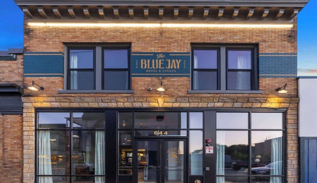 Downtown 5BR with private patio
