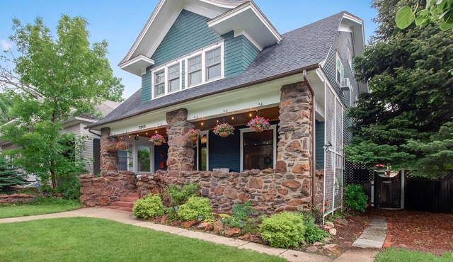 Downtown, 6 kings, Sleeps 14+, Game Room, Courtyard, Hot Tub