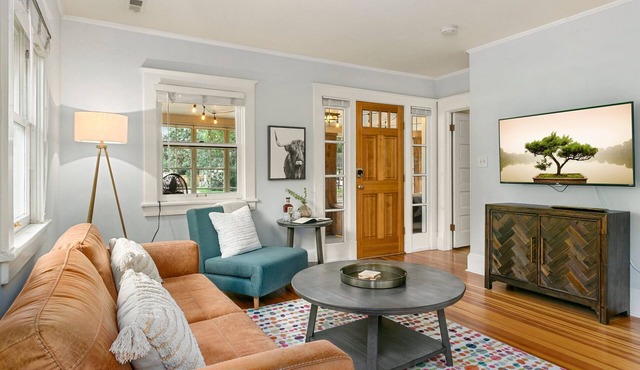Downtown Abode w/Hot Tub – Walk to CSU & Old Town