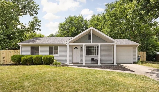 Downtown Access | 3BR Ranch Retreat with Fire-Pit