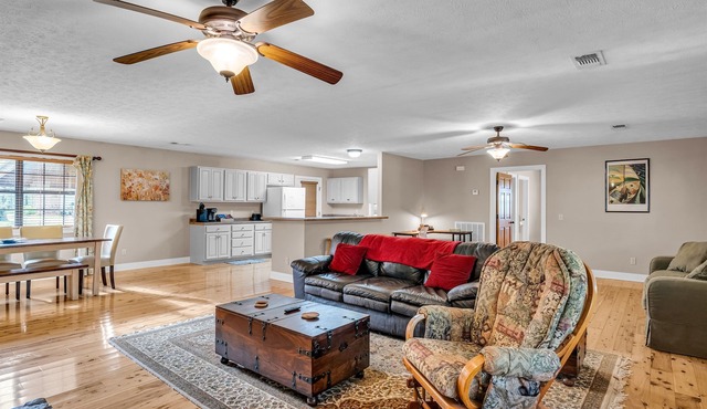 Downtown Access | Stylish | Family Space