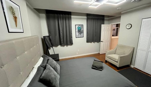 Downtown Albany 1 Bed with Workstation on Maiden Lane