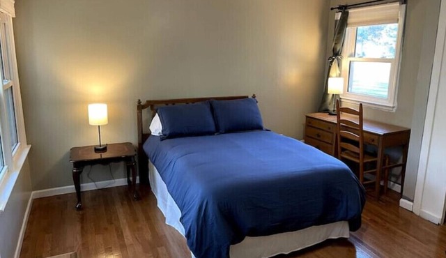 Downtown Ames Peaceful Getaway