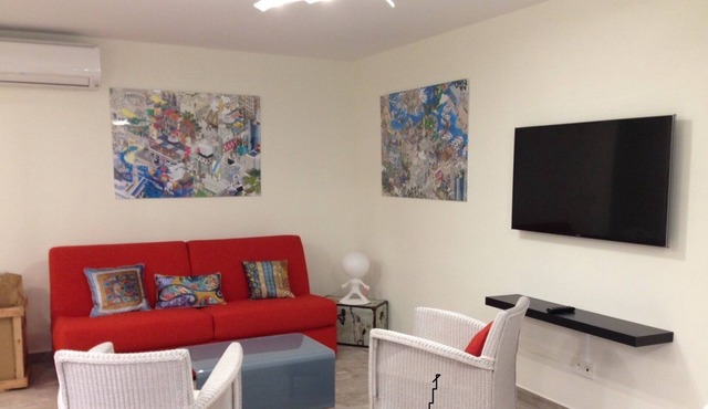 Downtown apartment with parking