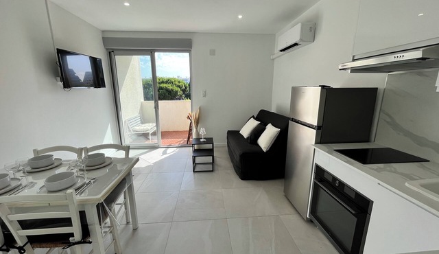 Downtown apartment - 2 min from the beach