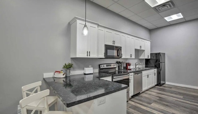 Downtown Apartment next to Lake & Hospital