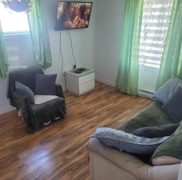 Downtown apartment next to highway netflix+wifi