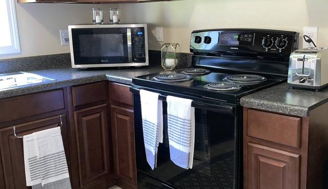 Downtown apartment with free parking